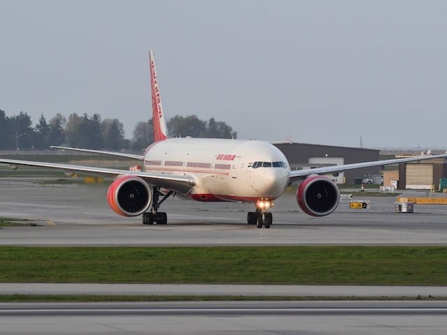 अहमदाबद जैसा क्रैश दिल्ली में हो जाता! अचानक 900ft नीचे गिरा एयर इंडिया प्लेन अहमदाबद जैसा क्रैश दिल्ली में हो जाता! अचानक 900ft नीचे गिरा एयर इंडिया प्लेन