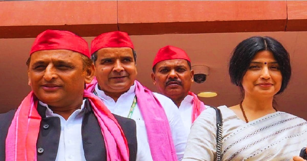 पिछड़ों का वोट डिलीट कर चुनाव जीतती है BJP- प्रिंट रसीद लेकर पहुंचे अखिलेश