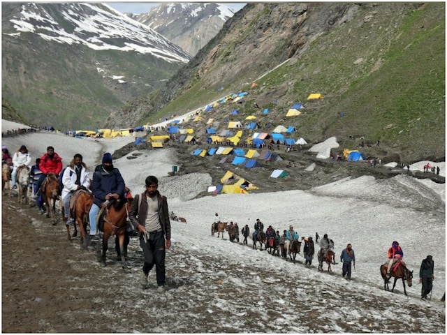 अमरनाथ यात्रा में हाई अलर्ट का आदेश, अब तक 1 लाख से ज्यादा लोगों ने किए दर्शन अमरनाथ यात्रा में हाई अलर्ट का आदेश, अब तक 1 लाख से ज्यादा लोगों ने किए दर्शन