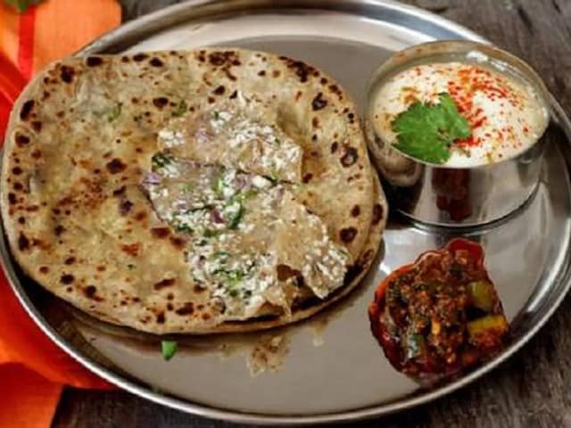 फ्री में खिलाता है पराठा, फिर भी कमाता है हर महीने 8 करोड़, NCR का यह होटल खास फ्री में खिलाता है पराठा, फिर भी कमाता है हर महीने 8 करोड़, NCR का यह होटल खास