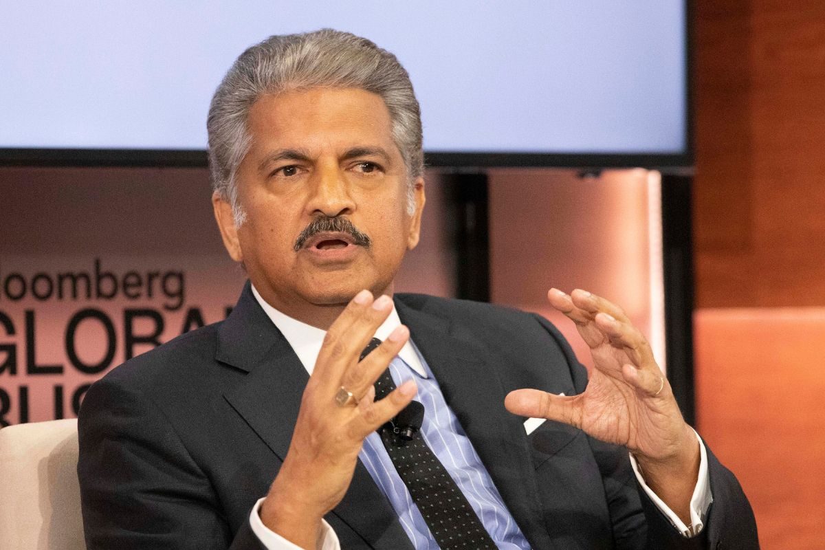 महिंद्रा की XUV 7XO में है दुनिया की पहली डैम्पिंग टेक्‍नोलॉजी बनाने वाली टीम के मुरीद हो गए आनंद महिंद्रा