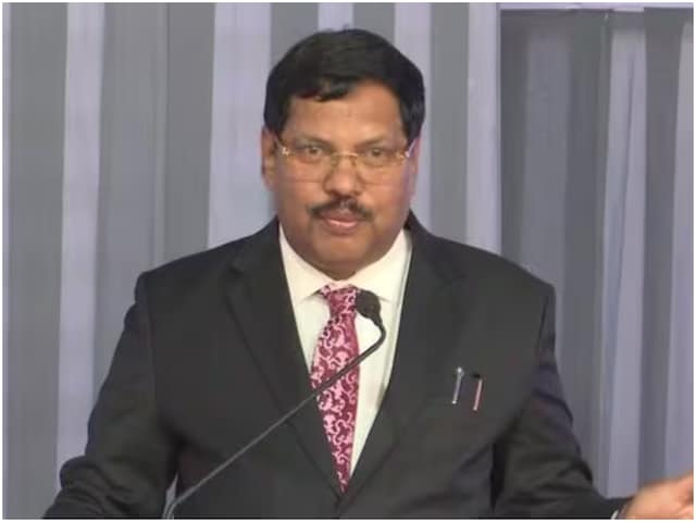 CJI बी आर गवई पहुंचे अपने पैतृक गांव, रिटायरमेंट को लेकर किया बड़ा एलान