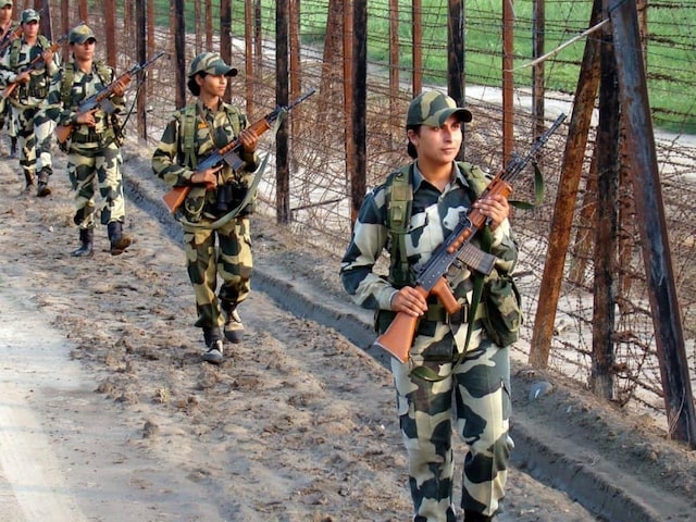 BSF में 10वीं पास के लिए नौकरी की भरमार, 3500 से अधिक पदों पर होगी बहाली BSF में 10वीं पास के लिए नौकरी की भरमार, 3500 से अधिक पदों पर होगी बहाली