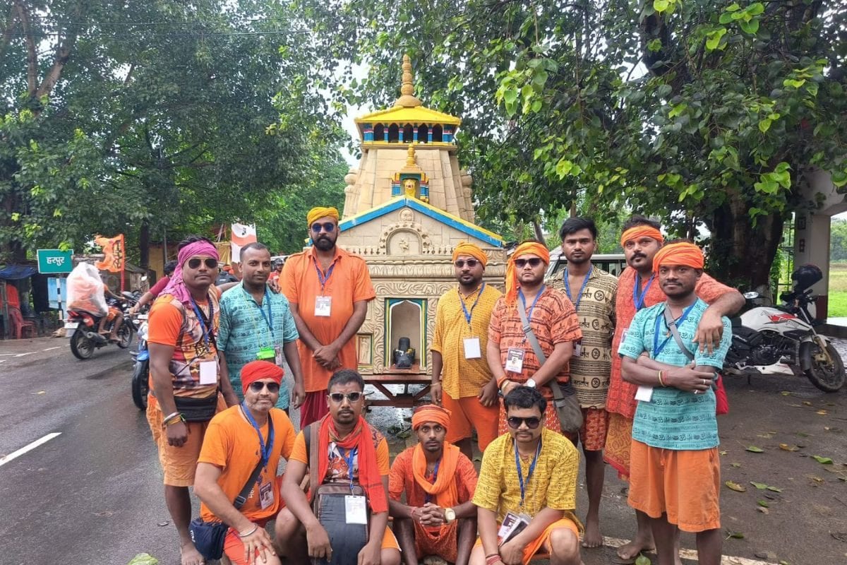 केदारनाथ का 200 किलो का प्रतिरूप लेकर बाबाधाम की ओर कांवरियों का अनोखा जत्था!