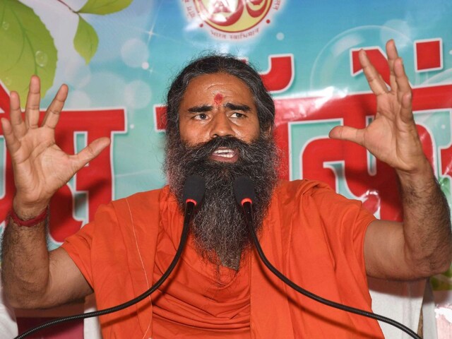 बाबा बागेश्वर क‍ितने पैसे लेते हैं... रामदेव से पूछा सवाल तो क्‍या दिया जवाब