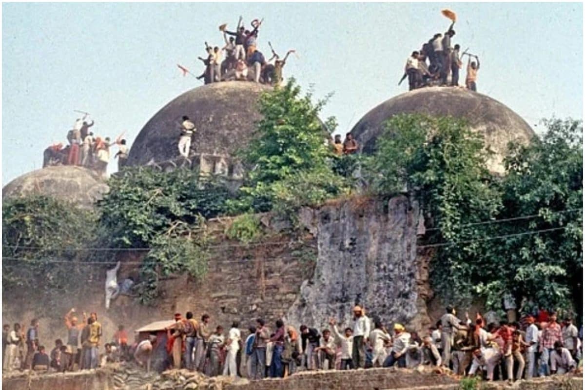 बाबरी मस्जिद बच जाए या उसे गिरने दे भगवान से क्या प्रार्थना कर रहे थे राव