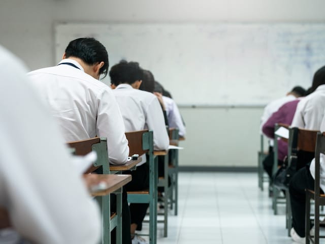 'हंसते हुए देखूंगा लाशें...' बेंगलुरु के 40 स्कूलों को बम से उड़ाने की धमकी 'हंसते हुए देखूंगा लाशें...' बेंगलुरु के 40 स्कूलों को बम से उड़ाने की धमकी