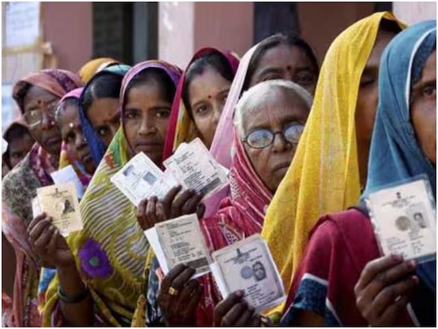 नागरिकता साबित करने का अधिकार EC को दिया? बिहार SIR पर विपक्ष ने बोला हमला नागरिकता साबित करने का अधिकार EC को दिया? बिहार SIR पर विपक्ष ने बोला हमला