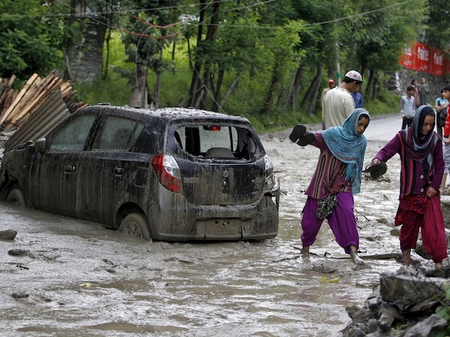 हिमाचल प्रदेश में बार-बार क्यों फट रहे बादल? अचानक बाढ़ और भूस्खलन क्यों?