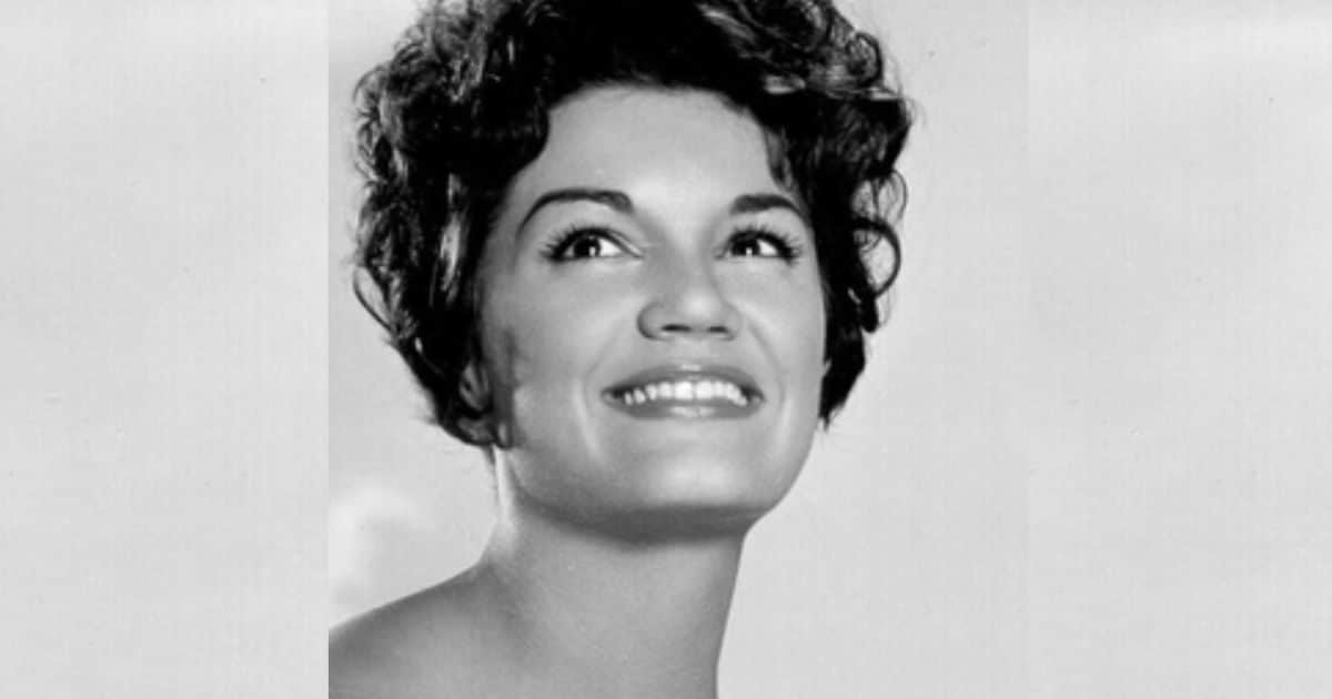 Famous singer dies, last breath took place at the age of 87, treatment was going on in hospital