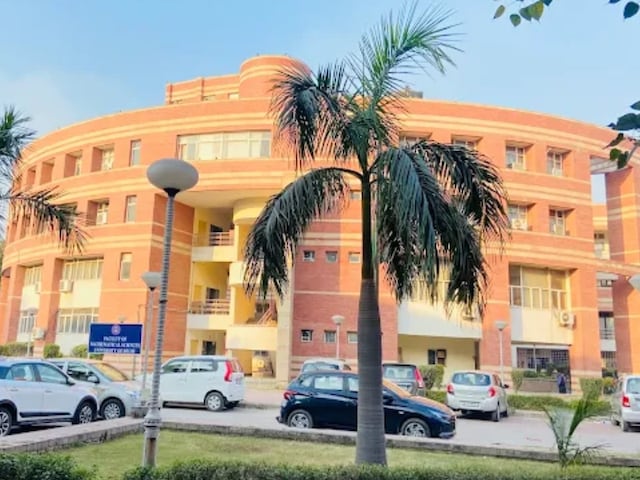 दिल्ली यूनिवर्सिटी में बदलाव की बयार, रेडियो जॉकिंग और सिख शहादत पर नए कोर्स