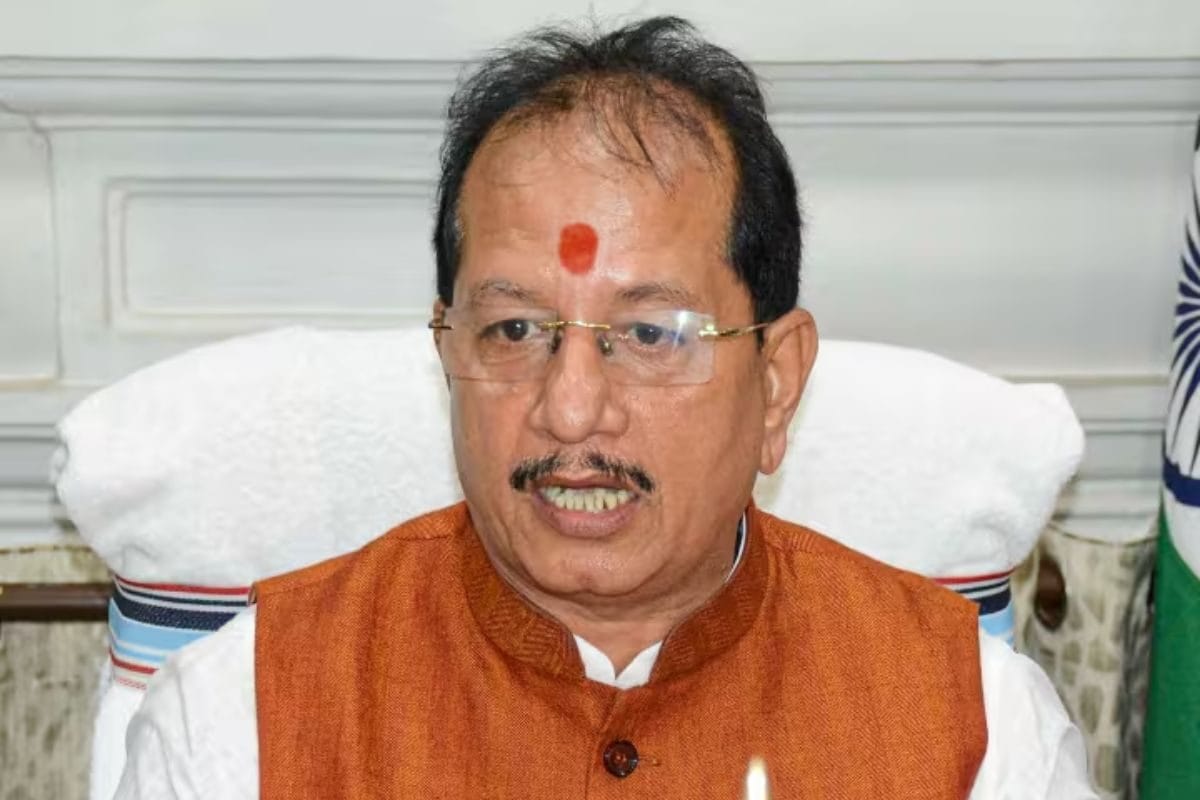 Bihar Chunav: तेजस्वी यादव के बाद विजय सिन्हा भी दोहरे EPIC नंबर को लेकर फंसे