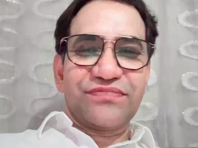 निरहुआ ने दी हिंदी का विरोध करने वालों को जवाब देने की चेतावनी, बोले-'भाषा...' निरहुआ ने दी हिंदी का विरोध करने वालों को जवाब देने की चेतावनी, बोले-'भाषा...'