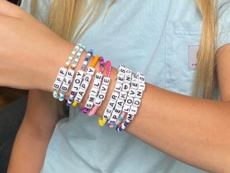 Friendship Bracelets Designs: Band Not Bracelet! This time give this stylish gift to your best buddy on Friendship Day, see the latest design 2