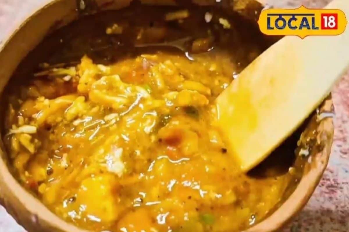गाजीपुर की ड्रायफ्रूट्स वाली टमाटर चाट का जलवा...जिसने भी चखा स्वाद, फैन बन गया!