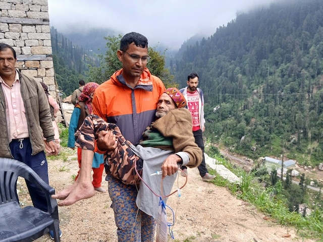 69 मौतें, 37 लापता, 15 ही दिन में हिमाचल से 495 करोड़ बहा ले गई बारिश 69 मौतें, 37 लापता, 15 ही दिन में हिमाचल से 495 करोड़ बहा ले गई बारिश