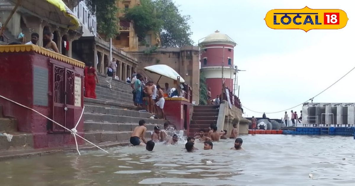 वाराणसी में गंगा ने मचाया कोहराम… धड़ाधड़ डूबने लगी घाटों की सीढ़ियां! देखें वीडियो