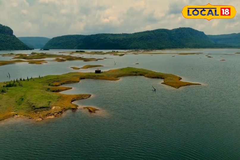 The specialty of Karamchat Dam is that the forest, mountains and reservoirs are found here in the same place. Each frame can become the masterpiece of photography.
