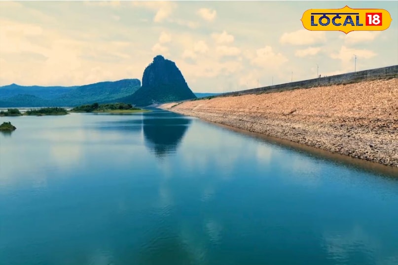 Young couples and travel bloggers who are looking for romantic location come here. Its calm atmosphere and natural beauty make it a romantic destination.