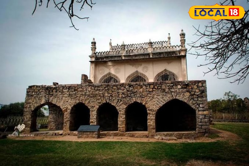 The new fort of Golconda Fort is another fort near Golconda Fort, which The new fort of Golconda Fort is another fort near Golconda Fort, which