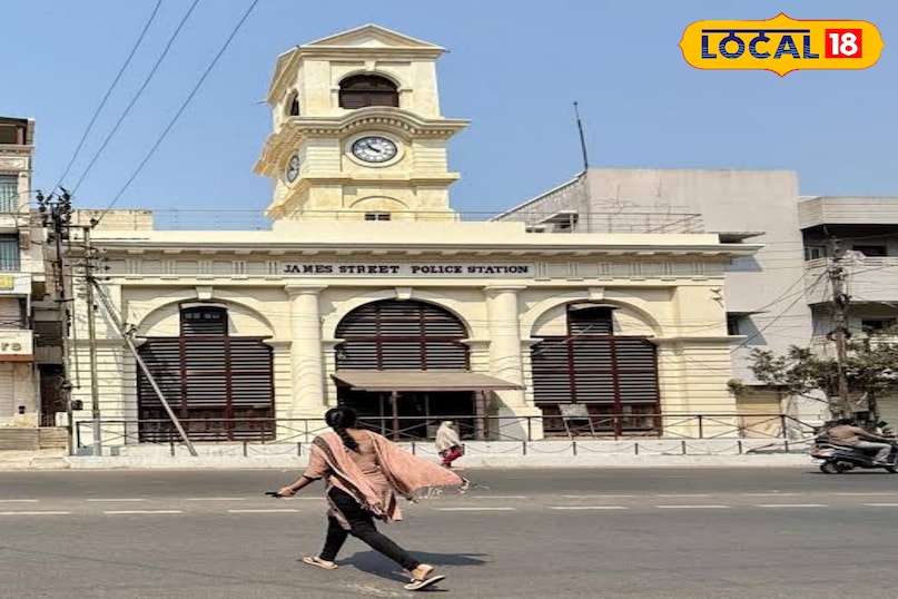 James Street Police Station (Secunderabad) This police station was built in 1867 and is still used today. It is one of the oldest British buildings in Hyderabad. Despite being near the Secunderabad Clock Tower, few people notice its beauty. James Street Police Station (Secunderabad) This police station was built in 1867 and is still used today. It is one of the oldest British buildings in Hyderabad. Despite being near the Secunderabad Clock Tower, few people notice its beauty.