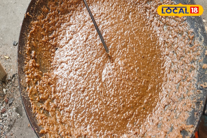 You must have eaten many pedas. But after tasting the peda of this benami hut, you will become crazy about it. Brand and away from big advertisements, there is a Peda shop filled with purity and taste. Which is in Palamu district. Once you taste it, you will like to eat again and again.