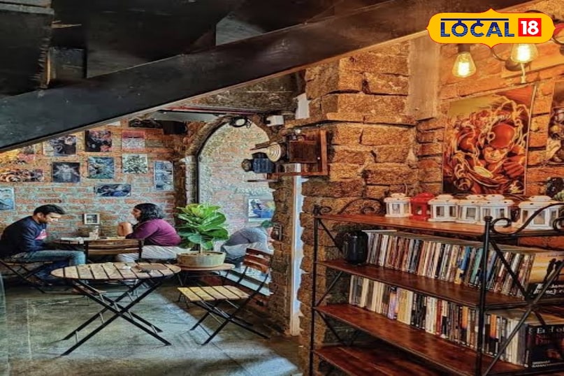 3. The Coffee Cup (Sainikpuri) This cafe has a small library, where novels, paperbacks and national geographic magazines are available. You can also buy books from here or read and read. 3. The Coffee Cup (Sainikpuri) This cafe has a small library, where novels, paperbacks and national geographic magazines are available. You can also buy books from here or read and read.