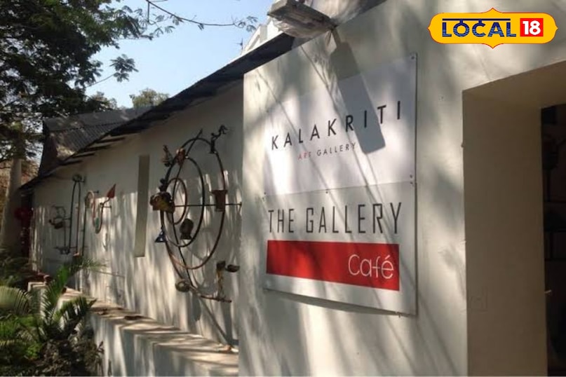 6. The Gallery Cafe Banjara Heels This is a mixture of a cafe and art gallery. Here are reading art, history and magazines as well as beautiful paintings around. This Khubasurat Cafe is located in Banjara Hills. 6. The Gallery Cafe Banjara Heels This is a mixture of a cafe and art gallery. Here are reading art, history and magazines as well as beautiful paintings around. This Khubasurat Cafe is located in Banjara Hills.