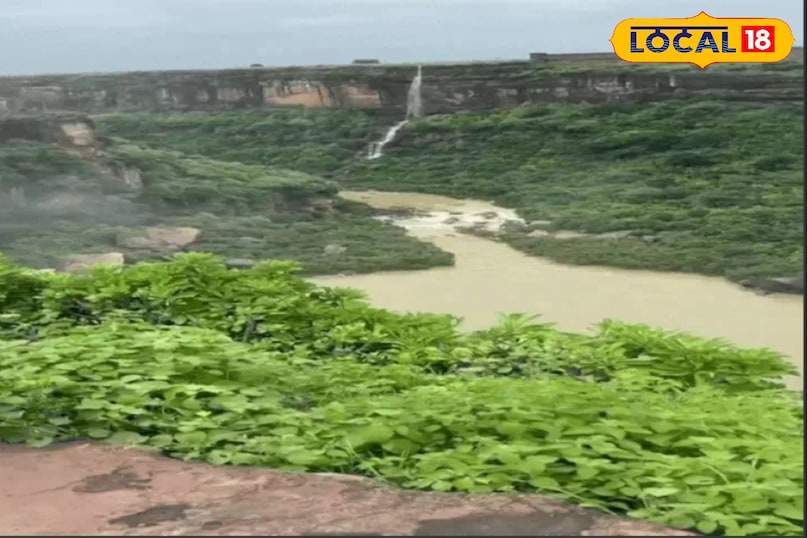 वाटरफॉल के न जाए नजदीक. वाटरफॉल के न जाए नजदीक.