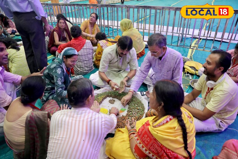 मथुरा न्यूज़, टॉप खबर, ताजा खबर, वृंदावन न्यूज़, वृंदावन मंदिर, देवकीनंदन ठाकुर, प्रियाकांत जूँ मंदिर, श्रावण महीना, पार्थिव शिवलिंग, Mathura News, Top News, Latest News, Vrindavan News, Vrindavan Temple, Devkinandan Thakur, Priyakant Lice Temple, Shravan Month, Parthiv Shivling 