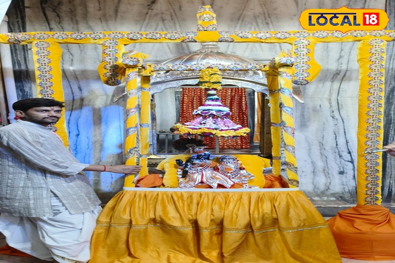 मथुरा न्यूज़, ताजा खबर, टॉप खबर, यूपी खबर, भगवान मंदिर, द्वारकाधीश मंदिर, मथुरा मंदिर, धर्म फूल बंगला,  Mathura News, Latest News, Top News, UP News, God Temple, Dwarkadhish Temple, Mathura Temple, Dharm Phool Bangla