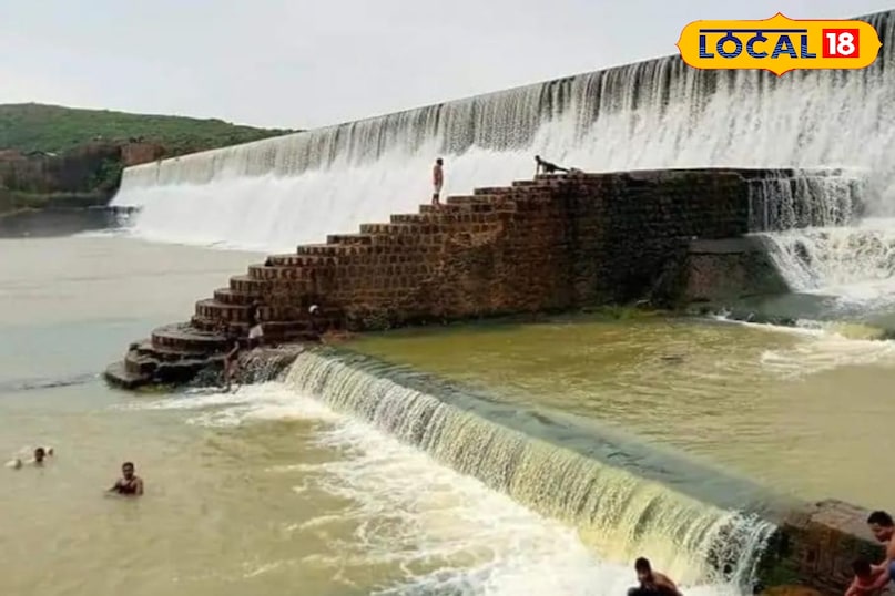 सावन में खिल उठा लतीफ शाह डैम, बना नज़ारे और मस्ती का परफेक्ट कॉम्बो, देखें सावन में खिल उठा लतीफ शाह डैम, बना नज़ारे और मस्ती का परफेक्ट कॉम्बो, देखें
