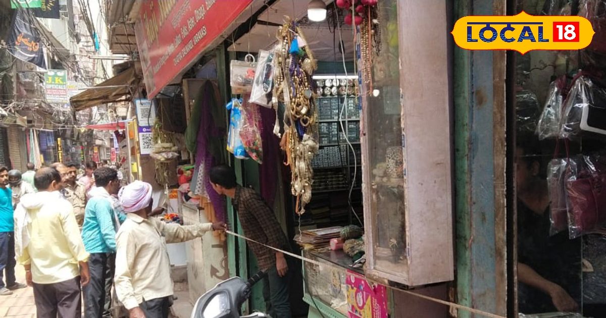 Varanasi Ground Report : क्या दालमंडी मार्केट की 189 घरों, 10000 दुकानों और 6 मस्जिदों पर चलेगा सीएम योगी का बुलडोजर?