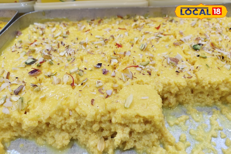 Kalakand has also remained a medium to increase the sweetness of mutual relations for years. After entering the mouth, the creamy and granular saffron Kalakand dissolves in the mouth and gives people wonderful taste with less sweetness. He said that whether it is about making the boss happy or to welcome the top leaders of political parties, or talk about marriage, people definitely take Kalakand here.