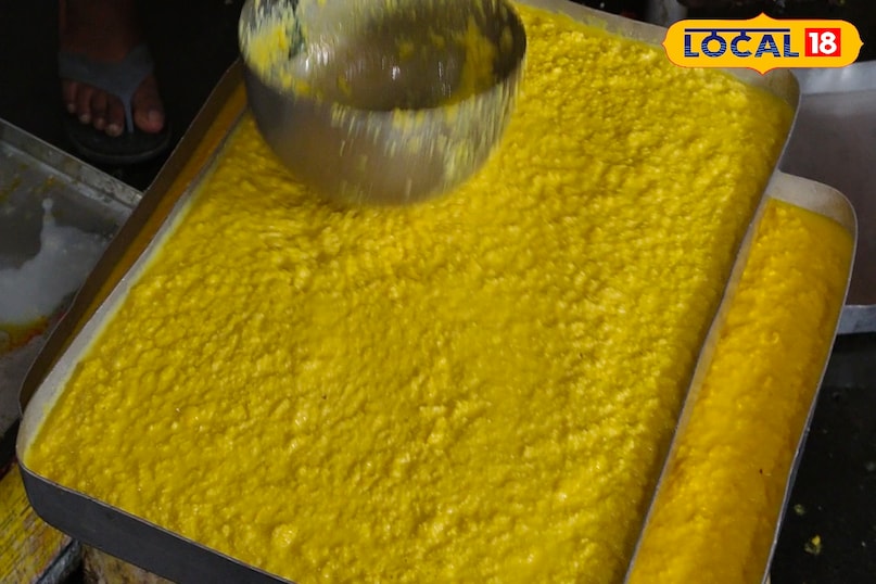  In Koderma, he tried his best to take the artisans who made saffron Kalakand to another district and make Kesariya Kalakand. But the taste and form of Koderma could not be found. He told that the main reason behind this is the atmosphere of Koderma, water and milk here.