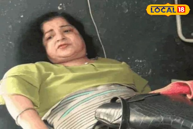 Teacher chandrakanta teaching on wheelchair, Chandrakanta Jethani Indore Teacher chandrakanta teaching on wheelchair, Chandrakanta Jethani Indore