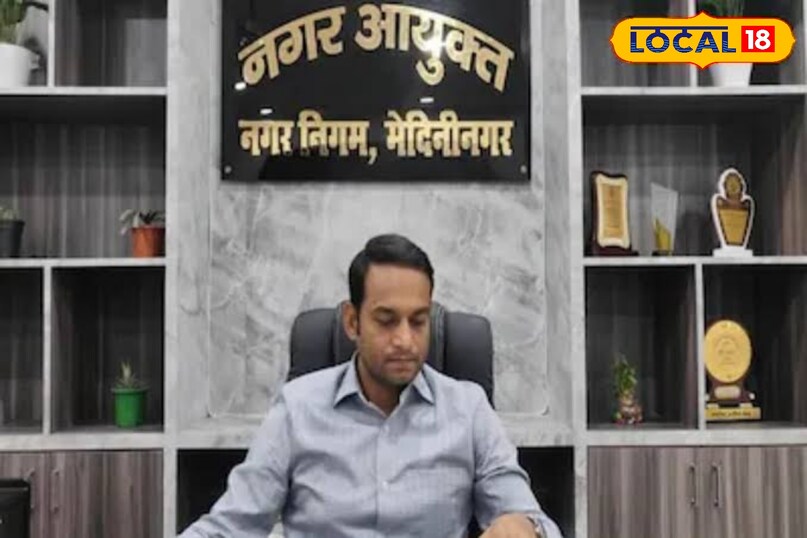 At the end of the interview, the chairman asked him a question. During this interview, a question was asked by the chairman in the last. He answered this question in a very effective manner.
