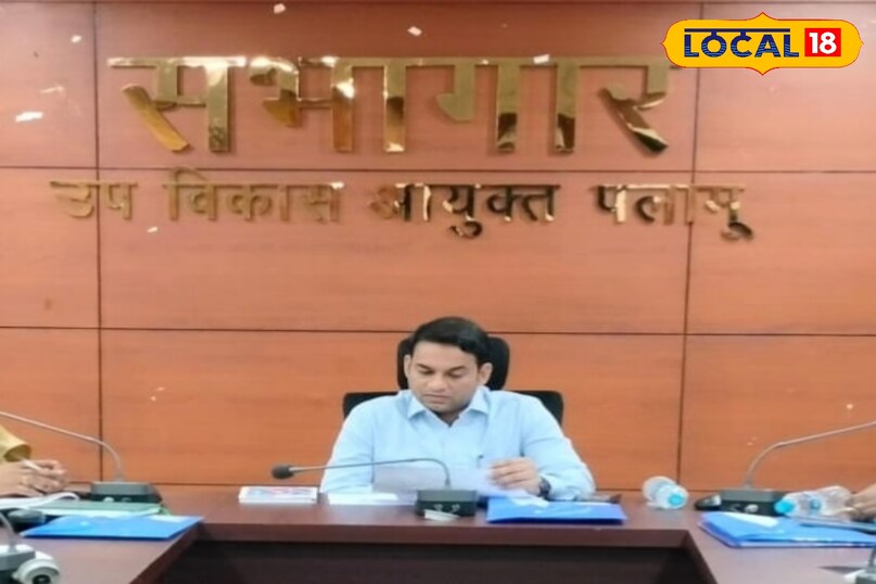 Javed Hussain hails from Koderma district of Jharkhand. His father retired from the post of head clerk in the forest department, while his mother is a housewife. He has two brothers and a sister in his family. His elder brother Abid Hussain is an engineer in BSNL. Despite being from a simple background, IAS Javed Hussain achieved an extraordinary place. Javed Hussain hails from Koderma district of Jharkhand. His father retired from the post of head clerk in the forest department, while his mother is a housewife. He has two brothers and a sister in his family. His elder brother Abid Hussain is an engineer in BSNL. Despite being from a simple background, IAS Javed Hussain achieved an extraordinary place.
