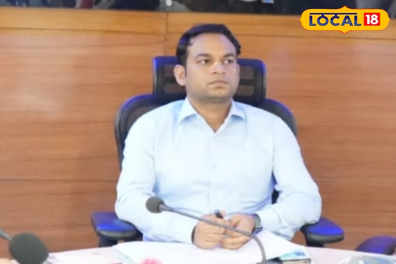 IAS Mo Javed Hussain is working as Deputy Development Commissioner in Palamu district. Let us know that with the appointment of this officer of Jharkhand cadre of 2019 batch, development works are expected to get new momentum in the district. Earlier, he was working as the Municipal Commissioner of Medininagar Municipal Corporation, where he did remarkable work in urban development and administrative reforms. IAS Mo Javed Hussain is working as Deputy Development Commissioner in Palamu district. Let us know that with the appointment of this officer of Jharkhand cadre of 2019 batch, development works are expected to get new momentum in the district. Earlier, he was working as the Municipal Commissioner of Medininagar Municipal Corporation, where he did remarkable work in urban development and administrative reforms.