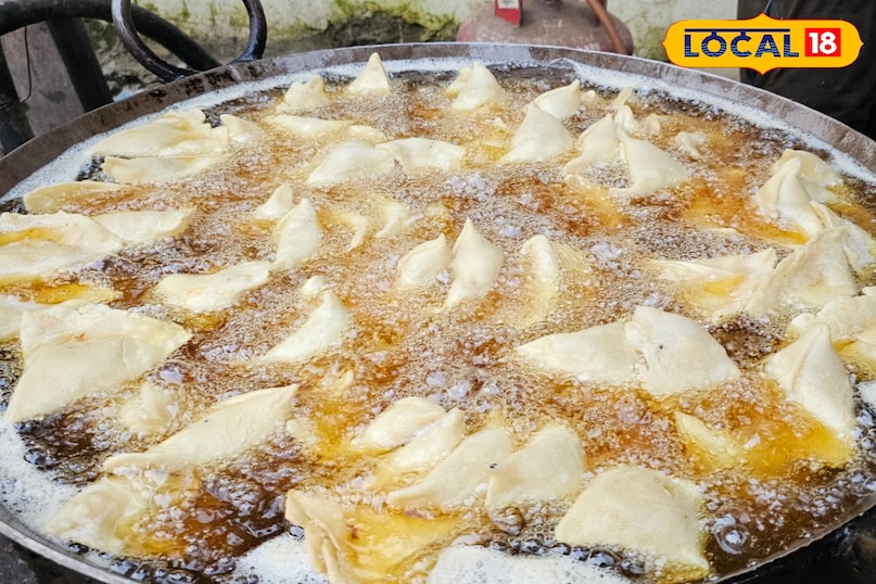 The most famous samosa in Jamui, mustard sauce samosa, Bihar's famous street food, where is the best samosa, Best Samosa in Jamui, Famous Samosa in Bihar, Samosa Recipe, Local 18, Bihar, BIHAR, BIHAR, Jamui 