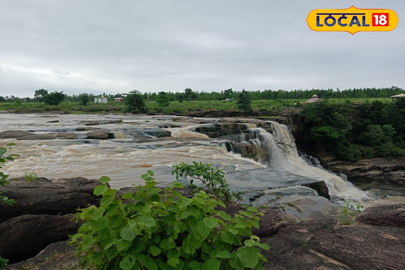 There used to be terror of dacoits in Chitrakoot, Bundelkhand, but after the formation of Chief Minister Yogi Adityanath in Uttar Pradesh, Chitrakoot has been made devoid of dacoit, so after dacoit free painting, tourist destinations are being developed to promote tourism There used to be terror of dacoits in Chitrakoot, Bundelkhand, but after the formation of Chief Minister Yogi Adityanath in Uttar Pradesh, Chitrakoot has been made devoid of dacoit, so after dacoit free painting, tourist destinations are being developed to promote tourism