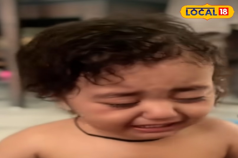 बच्चे के रोने का कारण समझे.