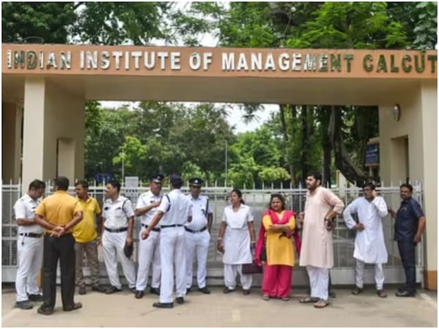 IIM-कलकत्ता के हॉस्टल में रेप पर गरमाई सियासत, बीजेपी और तृणमूल ने क्या कहा? IIM-कलकत्ता के हॉस्टल में रेप पर गरमाई सियासत, बीजेपी और तृणमूल ने क्या कहा?