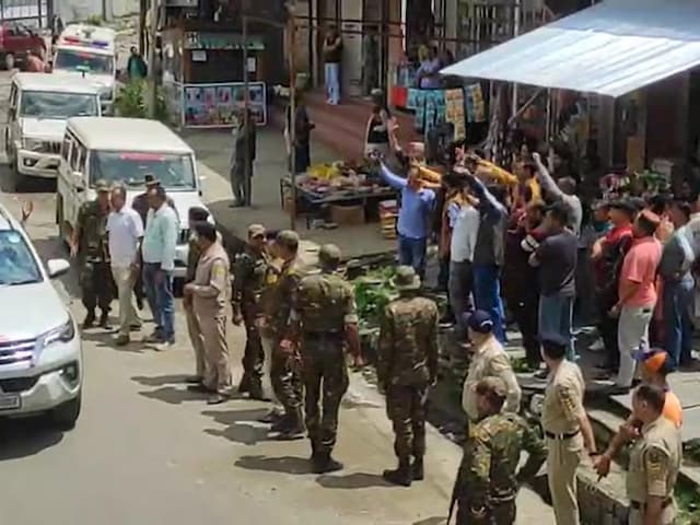 मंत्री जगत सिंह नेगी का काले झंडों से स्वागत, गो बैक के नारे लगाए