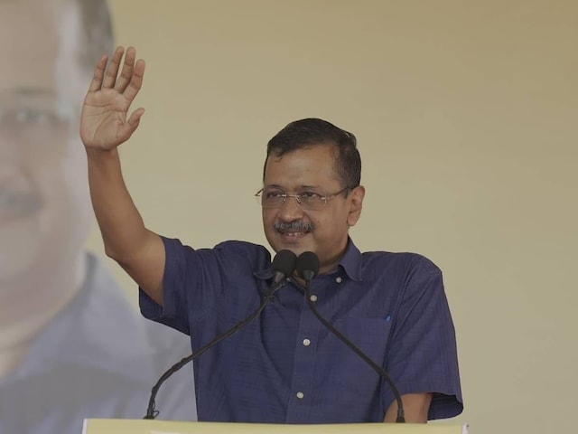 बीजेपी अहंकार-भ्रष्टाचार में डूबी, कांग्रेस 'शादी का घोड़ा', केजरीवाल का हमला बीजेपी अहंकार-भ्रष्टाचार में डूबी, कांग्रेस 'शादी का घोड़ा', केजरीवाल का हमला