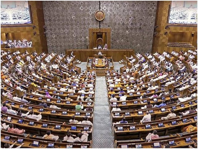 'ऑपरेशन सिंदूर' सीजफायर की बात हमें PM मोदी से सुनने को क्यों नहीं मिली? 'ऑपरेशन सिंदूर' सीजफायर की बात हमें PM मोदी से सुनने को क्यों नहीं मिली?
