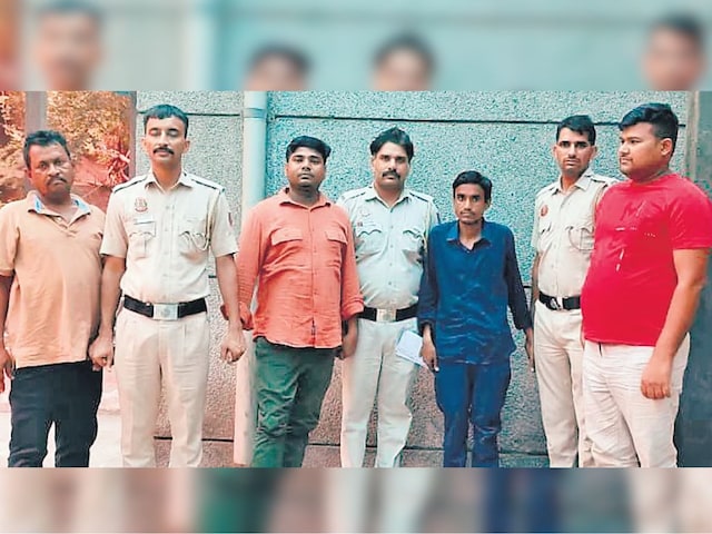 अजीब चोर हैं! कलर देख कर करते चोरी… तलाश रही थी अनेक राज्यों की पुलिस, ऐसे चढ़े कानून के हत्थे… अजीब चोर हैं! कलर देख कर करते चोरी… तलाश रही थी अनेक राज्यों की पुलिस, ऐसे चढ़े कानून के हत्थे…