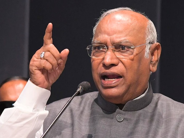 'मेहनत मेरी, सीएम की कुर्सी कृष्णा को', 25 साल बाद छलका खरगे का दर्द 'मेहनत मेरी, सीएम की कुर्सी कृष्णा को', 25 साल बाद छलका खरगे का दर्द