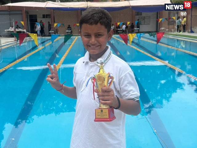 Mehranshveer Singh Tokas, who was awarded the Best Swimmer Award Mehranshveer Singh Tokas, who was awarded the Best Swimmer Award