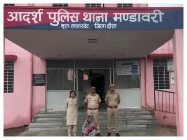 देवता जेठानी से परेशान थे, रसोई में खाना पकाने के दौरान पीछे से पहुंचे, स्कैंडल देवता जेठानी से परेशान थे, रसोई में खाना पकाने के दौरान पीछे से पहुंचे, स्कैंडल
